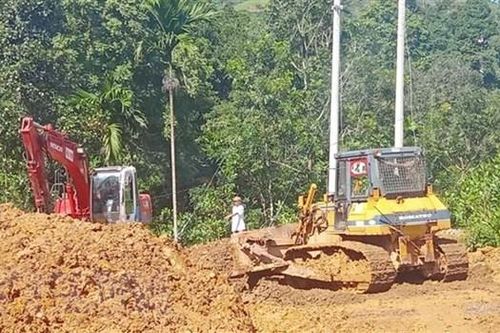 Khắc phục, đảm bảo thông tuyến nhiều điểm sạt lở sau mưa lũ miền Trung