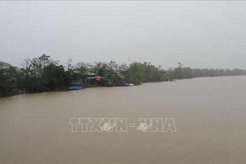 Nhiều tuyến đường huyết mạch ở Quảng Nam bị ách tắc do sạt lở, ngập sâu