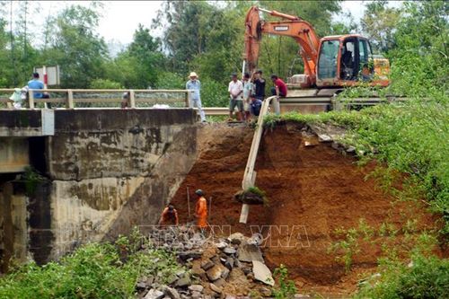 Quảng Nam: Khắc phục sự cố sạt lở cầu Suối Mơ do mưa lớn