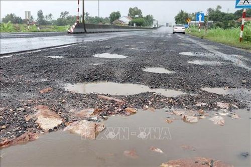 Sớm khắc phục hư hỏng trên tuyến Quốc lộ 1A đoạn qua Bình Định