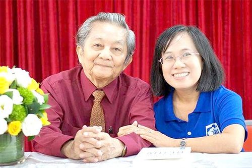 Ta thà đọc sách với chơi hoa