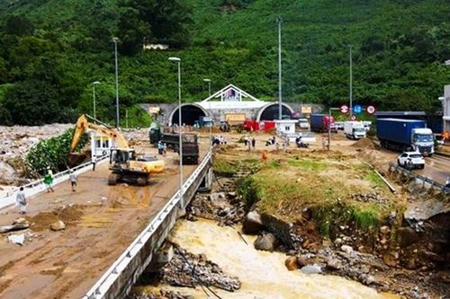 Bão số 5 đi qua, nhiều địa phương bị thiệt hại về người và tài sản