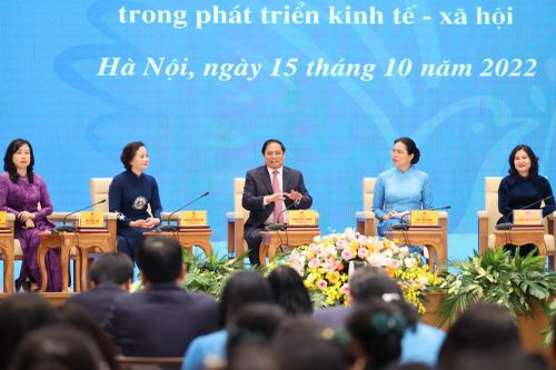 Thủ tướng yêu cầu nghiên cứu các chính sách đặc thù dành cho phụ nữ