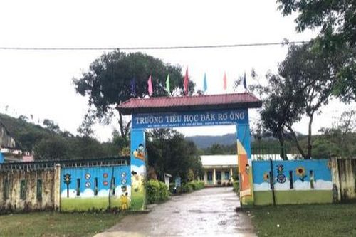 Kon Tum: Cách chức hiệu trưởng vì không chi trả đúng chế độ cho học sinh, giáo viên