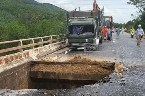 Quảng Nam: Khẩn trương khắc phục sạt lở quốc lộ 14B