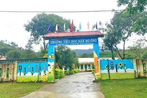 Một hiệu trưởng bị cách chức vì 'ém' tiền hỗ trợ học sinh bán trú