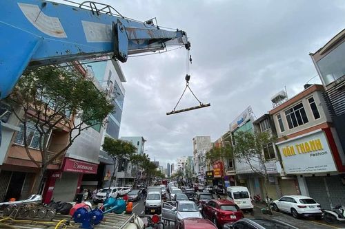 Hàng ngàn ô tô nằm la liệt trên đường phố Đà Nẵng
