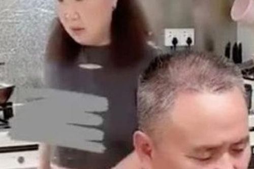 Cha mẹ bất ngờ nổi tiếng vì chưa từng giục con gái lấy chồng