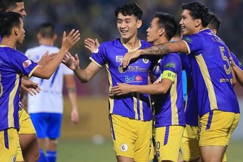 V.League 2022: Văn Hậu bình phục và tỏa sáng