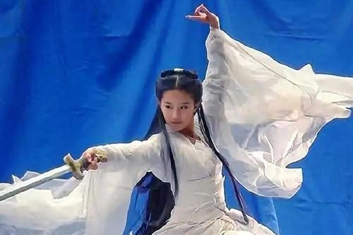 Lưu Diệc Phi thể hiện các động tác võ thuật mãn nhãn