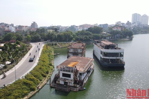 Những ngày cuối cùng của du thuyền hồ Tây