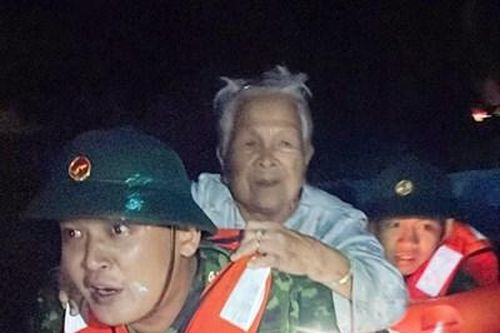 Bộ đội Đà Nẵng kịp thời giúp dân