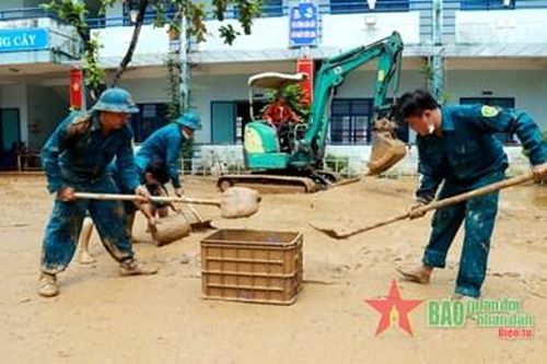 Dốc sức giúp dân khắc phục hậu quả mưa lũ