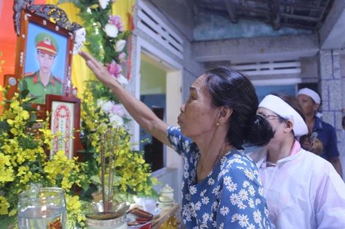 Con nói giúp bà con xong rồi về lo nhà mình, sao thất hứa với mẹ Cường ơi!