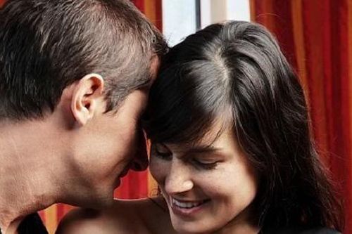 Chồng mặt cắt không còn giọt máu, rũ rượi ngồi trong quán massage chờ vợ 'giải cứu' vì lý do này