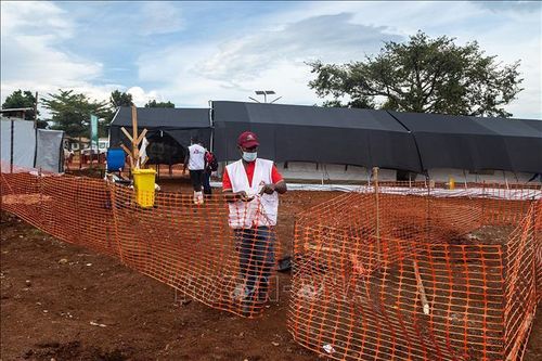 Uganda phong tỏa 2 quận để chống dịch Ebola
