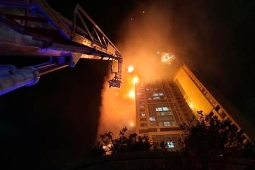Chung cư 24 tầng ở Thổ Nhĩ Kỳ cháy dữ dội