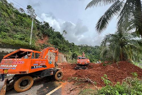Đà Nẵng: Khẩn trương khắc phục các tuyến đường bộ bị hư hại nghiêm trọng