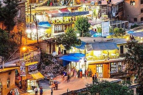 Ngôi làng độc nhất vô nhị: Mái nhà trở thành đường đi lại của cư dân