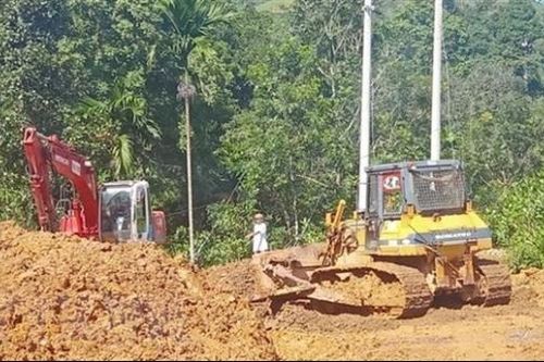 Khắc phục, đảm bảo thông tuyến nhiều điểm sạt lở sau mưa lũ miền Trung