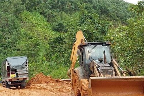 Bộ Giao thông Vận tải yêu cầu bảo đảm an toàn giao thông, khắc phục sạt lở sau mưa lũ