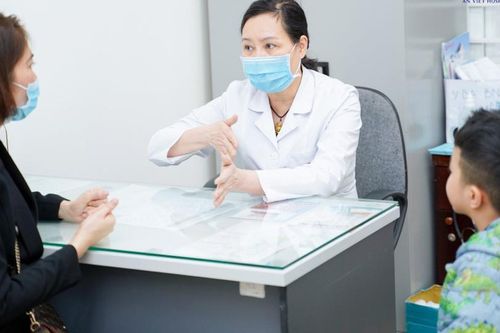 Gia tăng trẻ viêm hô hấp: Chuyên gia khuyên không tùy tiện dùng kháng sinh
