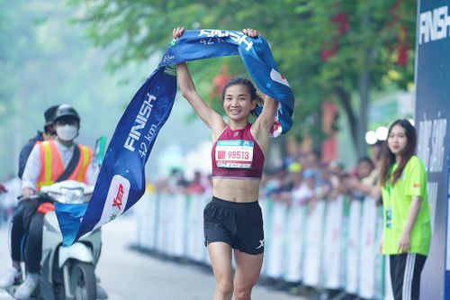 Nguyễn Thị Oanh 2 lần vô địch marathon trong 1 tháng