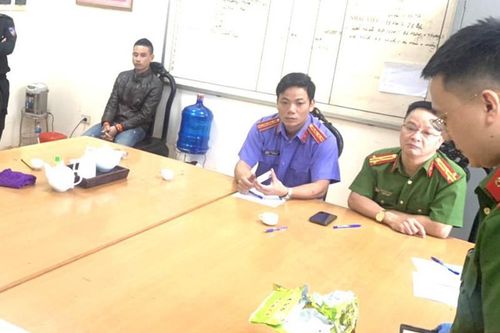 'Bắt bài' tội phạm giấu ma túy trong gói chè hút chân không