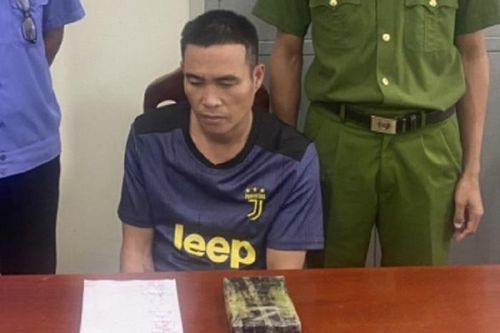 Người đàn ông sa lưới cùng 1 bánh heroin
