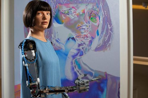 Robot đầu tiên phát biểu trước Quốc hội Anh