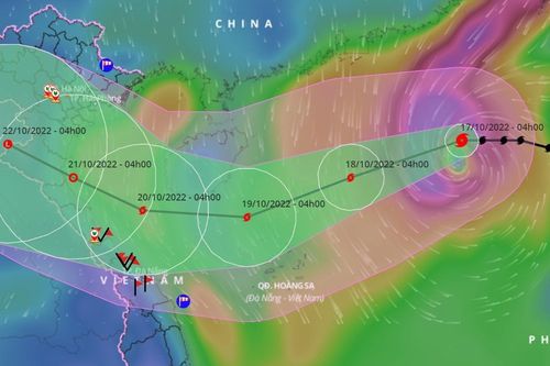 Bão Nesat mạnh lên cấp 12 trên Biển Đông