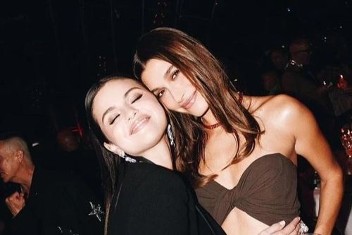 Phong cách của Selena Gomez, Hailey Bieber tại sự kiện