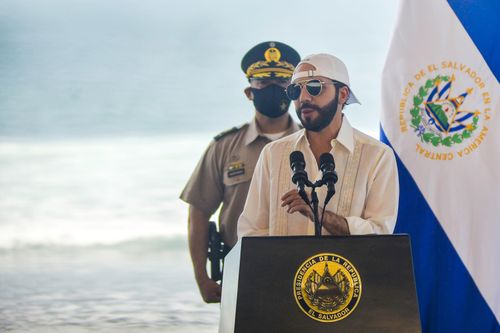 Ván cược đáng quên của tổng thống El Salvador