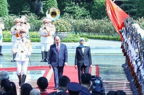 Chủ tịch nước Nguyễn Xuân Phúc chủ trì Lễ đón và hội đàm cấp Nhà nước với Tổng thống Singapore