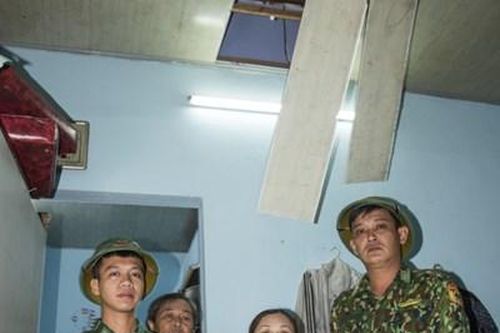 Bộ đội Biên phòng cứu dân trong đêm mưa lũ