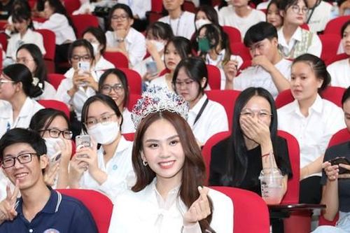 Hoa hậu Mai Phương 'bật mí' về định vị bản thân cho các bạn sinh viên