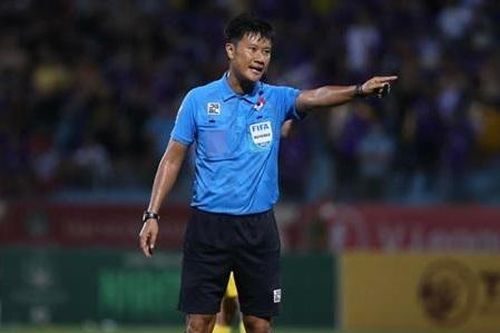 Trọng tài FIFA Mạnh Hải bị 'treo còi' ở vòng 20 V.League