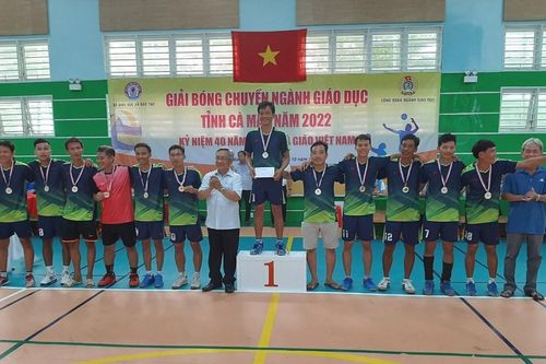 Gần 800 vận động viên tranh tài giải bóng chuyền ngành Giáo dục tỉnh Cà Mau