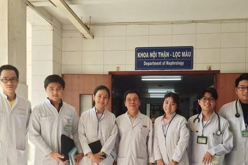 Vượt lên nghịch cảnh, Tân bác sỹ nhận giải thưởng 100 triệu tại trường đại học Tân Tạo