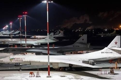 Nga điều 11 máy bay ném bom đến sân bay chiến lược, 'dằn mặt' Ukraine và NATO?