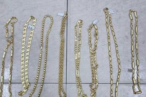 Vừa lên xe tẩu thoát, tên cuớp tiệm vàng gặp ngay công an tuần tra
