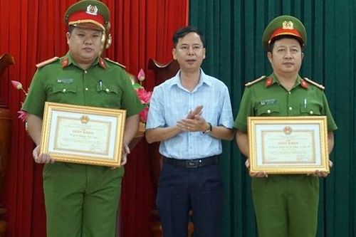 Khen thưởng tập thể, cá nhân tham gia bắt hung thủ vụ trọng án