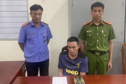 Dùng mô tô phân khối lớn vận chuyển 1 bánh heroin