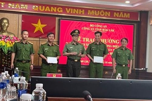 Khen thưởng các đơn vị khám phá vụ cướp tại nhà chủ tịch huyện