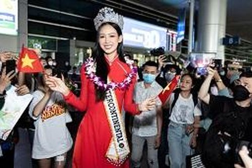 Bảo Ngọc rạng rỡ về nước sau đăng quang Hoa hậu Liên lục địa