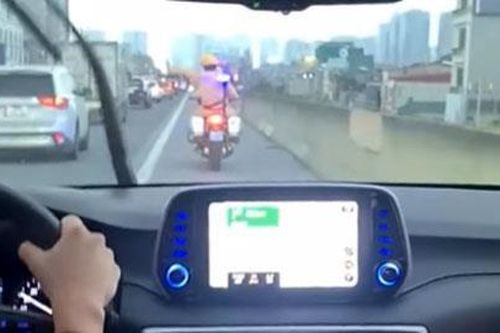 CSGT dùng xe đặc chủng dẫn đường đưa bé trai 3 tuổi đi cấp cứu