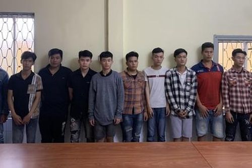 Hát karaoke gây ồn, hàng xóm bị ném bom xăng