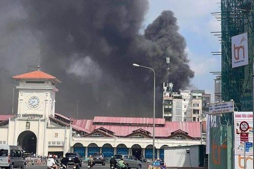 Đang có cháy lớn tại trung tâm quận 1 thành phố Hồ Chí Minh
