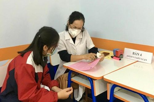 Tật khúc xạ học đường tăng nhanh, khuyến cáo của chuyên gia mắt Hitec