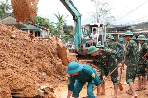 Miền Trung kiên cường trong mưa lũ